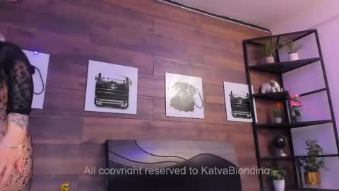Snapshot of katyablonding chatting on 9, 9, 2025 salo online show from 9, 9, 2025