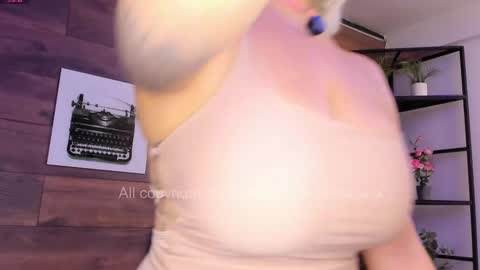 Snapshot of katyablonding chatting on 10, 10, 2025 salo online show from 10, 10, 2025