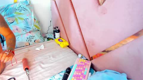 Snapshot of katylu_ chatting on 4, 1, 2025 lilii-pety online show from 4, 1, 2025