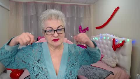 kaylesmoll online show from 1, 2, 2025