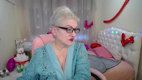 kaylesmoll online show from 8, 3, 2025