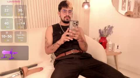 Snapshot of kcleiton chatting on 15, 6, 2026 Alfred - INDEPENDIENT MODEL online show from 15, 6, 2026