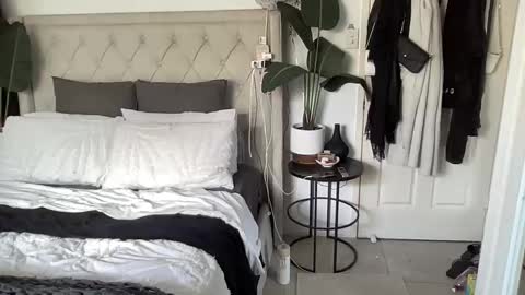 Keelie xx online show from 11, 3, 2025