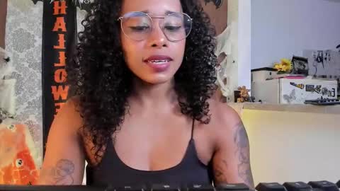 kelly__thomson online show from 30, 10, 2025