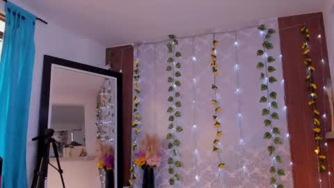 kelly__thomson online show from 9, 4, 2026