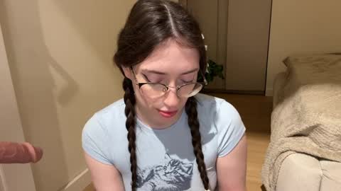 Kelly online show from 8, 4, 2026