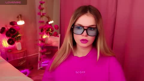 Snapshot of kellyhayden chatting on 30, 11, 2025 Kelly online show from 30, 11, 2025