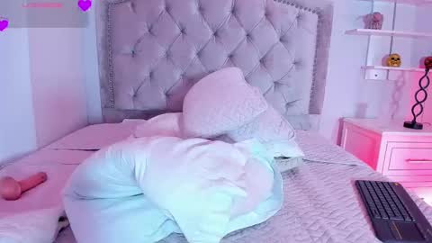 kellyMillian  online show from 27, 12, 2024