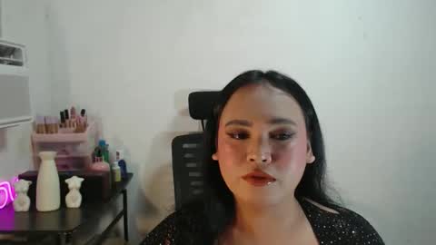 KELLY MCDOLEN online show from 16, 5, 2026