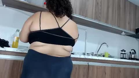 KELLY LUNA  online show from 5, 7, 2026