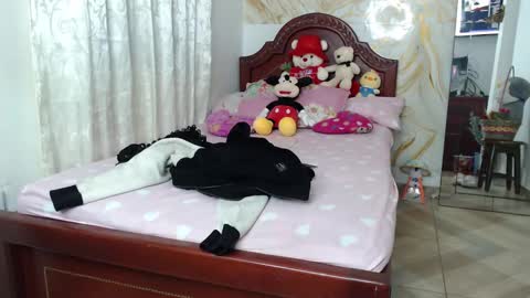 Snapshot of kendall_morry chatting on 4, 10, 2025 kendall  online show from 4, 10, 2025