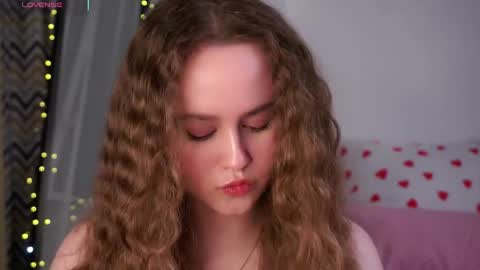 Snapshot of kendraedger chatting on 30, 4, 2026 Kira online show from 30, 4, 2026