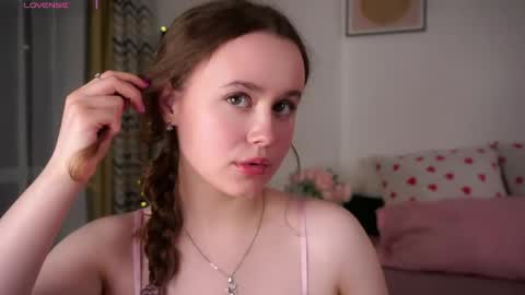 Snapshot of kendraedger chatting on 14, 5, 2026 Kira online show from 14, 5, 2026