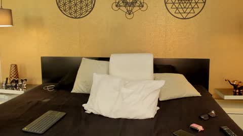 Snapshot of kendraleroy chatting on 12, 1, 2025 KENDRA online show from 12, 1, 2025