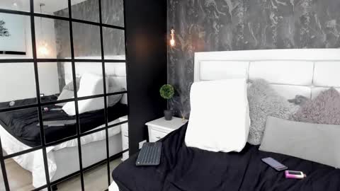 Snapshot of kendraleroy chatting on 4, 3, 2025 KENDRA online show from 4, 3, 2025