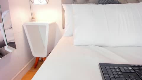 Kendral  online show from 7, 2, 2025