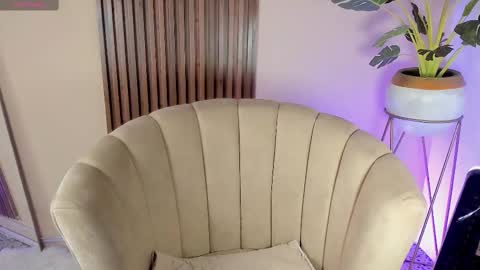 Snapshot of kenykitty chatting on 18, 2, 2025 Keny Kitty  Onlyfans Kenayfoxx online show from 18, 2, 2025