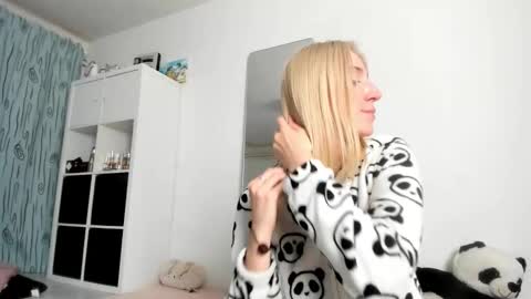 Kenzie online show from 25, 10, 2025