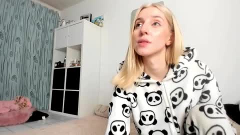 Kenzie online show from 26, 10, 2025