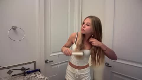 kenziesmithh online show from 3, 10, 2025