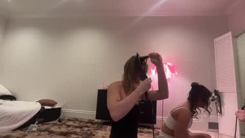 kenziesmithh online show from 9, 10, 2025