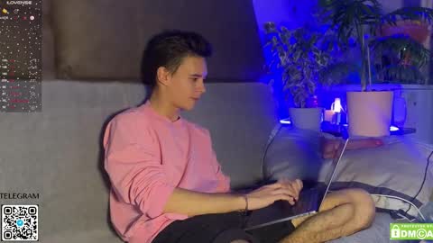 Snapshot of kevin_doo chatting on 28, 10, 2025 Fansly Kevin T online show from 28, 10, 2025