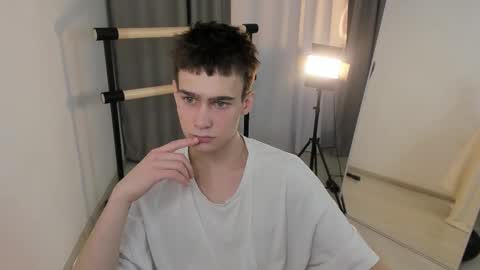 Snapshot of kevin_kess chatting on 17, 11, 2025 Ask me online show from 17, 11, 2025