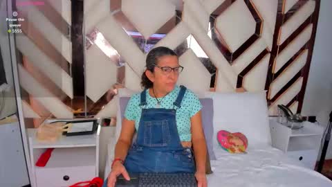Keila Milf online show from 23, 12, 2025