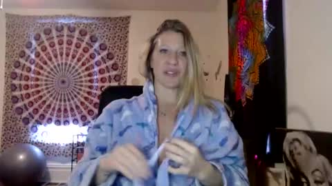 KELLYWILDNNOUT online show from 11, 12, 2024