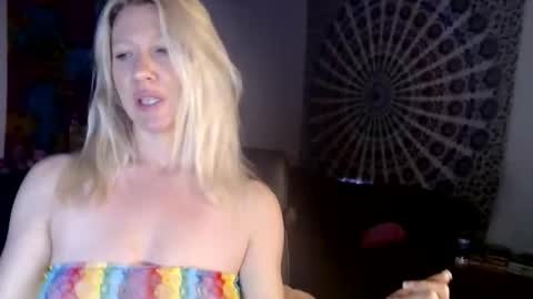 KELLYWILDNNOUT online show from 1, 4, 2026