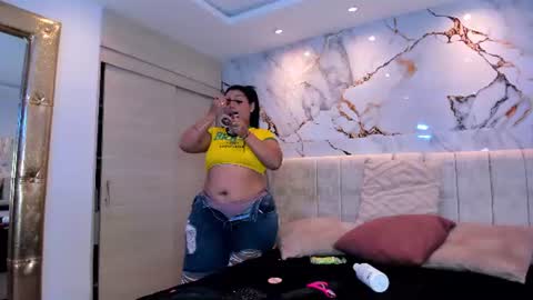 Snapshot of kiana_cream chatting on 10, 7, 2026 N M online show from 10, 7, 2026