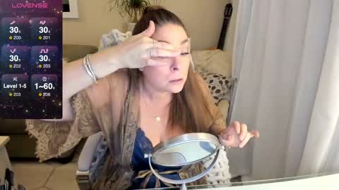 Kiera Reines online show from 2, 2, 2025