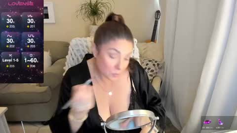 Kiera Reines online show from 16, 2, 2025