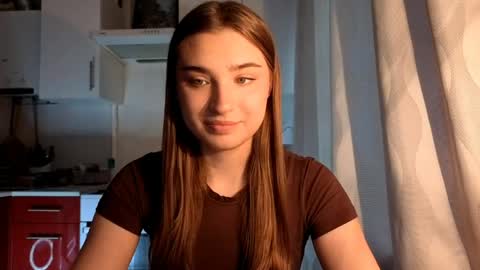 Ola my name is Lissa  Lets hit 10 Thumbs Up together   online show from 31, 5, 2026