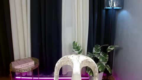 Snapshot of kiethmadison_miller chatting on 12, 10, 2025 Im Mia online show from 12, 10, 2025