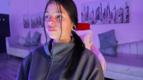 Snapshot of kiki_cams chatting on 31, 12, 2024 kIKI online show from 31, 12, 2024