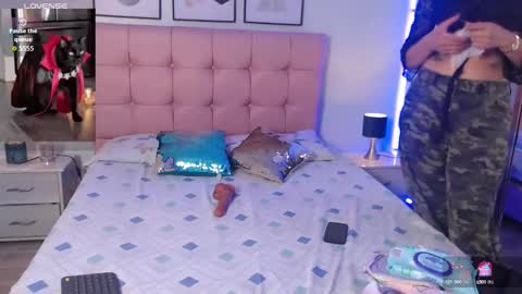 Snapshot of kiki_cams chatting on 25, 9, 2025 kIKI online show from 25, 9, 2025