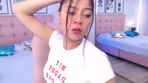 Snapshot of kiki_cams chatting on 21, 10, 2025 kIKI online show from 21, 10, 2025