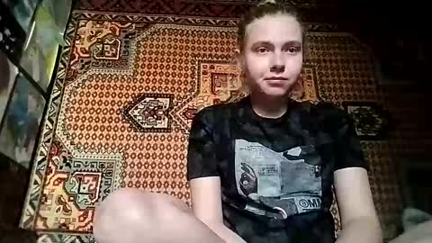 kikibang_ online show from 13, 10, 2025