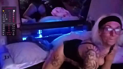 kikilovespartylights online show from 21, 2, 2025