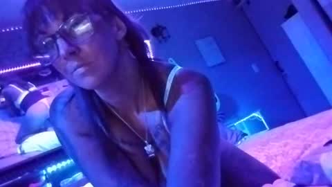 kikilovespartylights online show from 17, 9, 2025