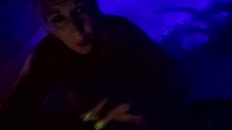 kikilovespartylights online show from 12, 11, 2025