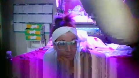 Snapshot of kikilovespartylights chatting on 9, 3, 2026 kikilovespartylights online show from 9, 3, 2026