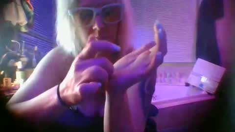 Snapshot of kikilovespartylights chatting on 14, 5, 2026 kikilovespartylights online show from 14, 5, 2026