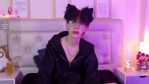 Snapshot of kim_adrien chatting on 22, 6, 2026 Adrien online show from 22, 6, 2026