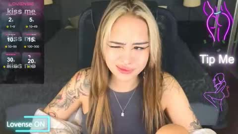 Snapshot of kim_brownie chatting on 12, 9, 2025 Kim online show from 12, 9, 2025