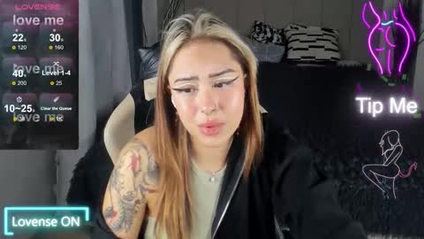 Snapshot of kim_brownie chatting on 25, 9, 2025 Kim online show from 25, 9, 2025