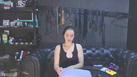  KIMBERLY SWAN  online show from 18, 2, 2025