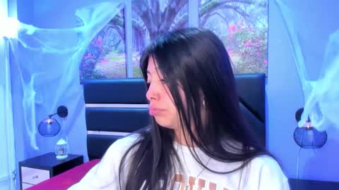 Kimberly Villalobos online show from 11, 11, 2025