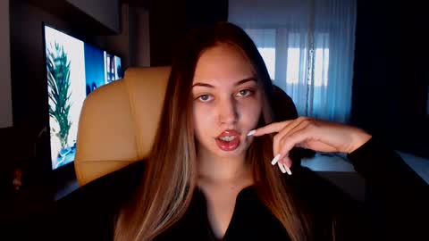 Kim Lee  online show from 5, 1, 2025